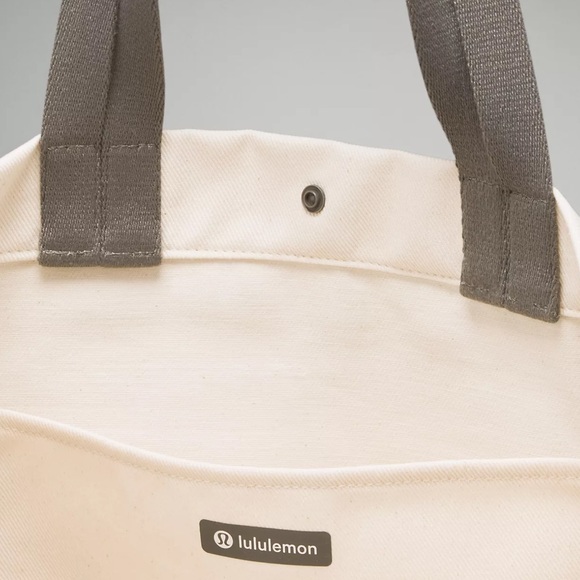 Lululemon Double-Handle Canvas Tote Bag 17L in natural/grey sage unisex - Picture 3 of 11